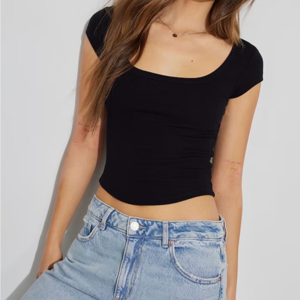 Pamela Scoop Neck Tee